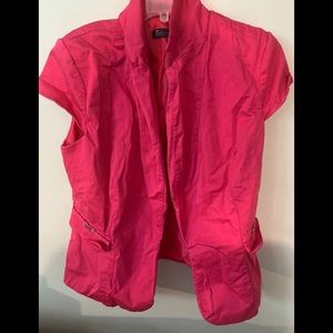 Ladies’ short sleeve hot pink blazer.